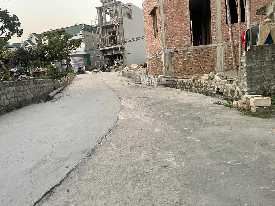 Đất Khu 8 Thanh Sơn, Uông Bí 200m² giá 1.x tỷ - Phù hợp xây nhà ở