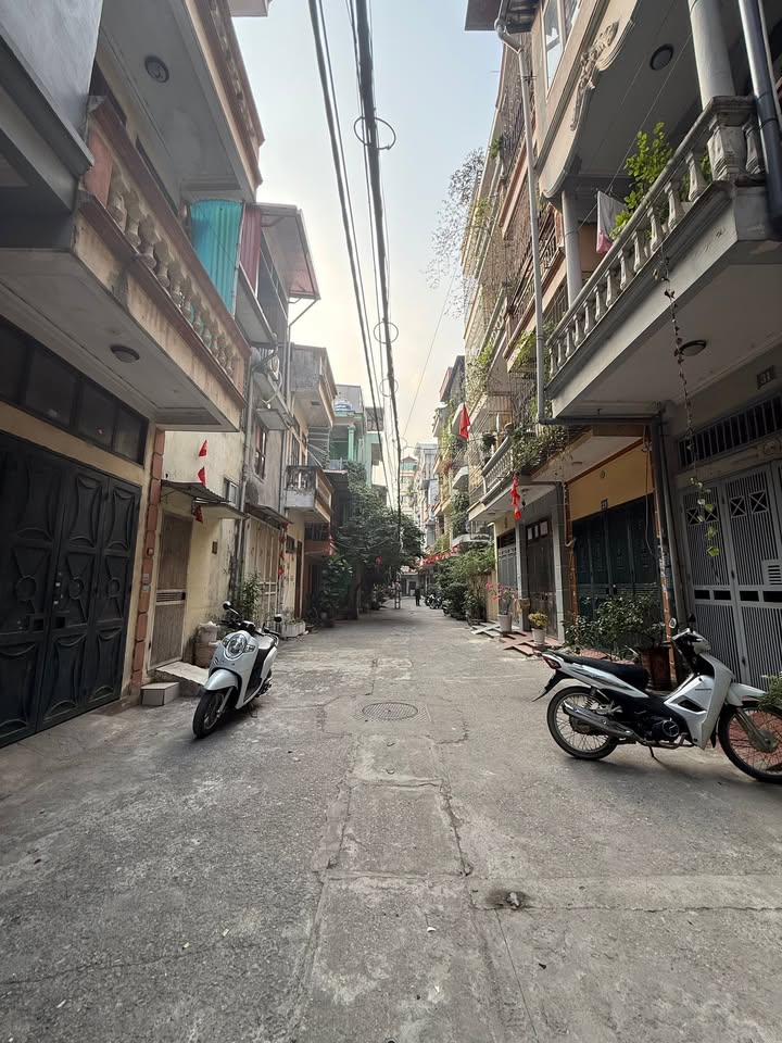 Nhà Phố Nghĩa Tân, Cầu Giấy 60m² giá 21 tỷ - Ô tô đỗ cửa, sổ đỏ chính chủ!