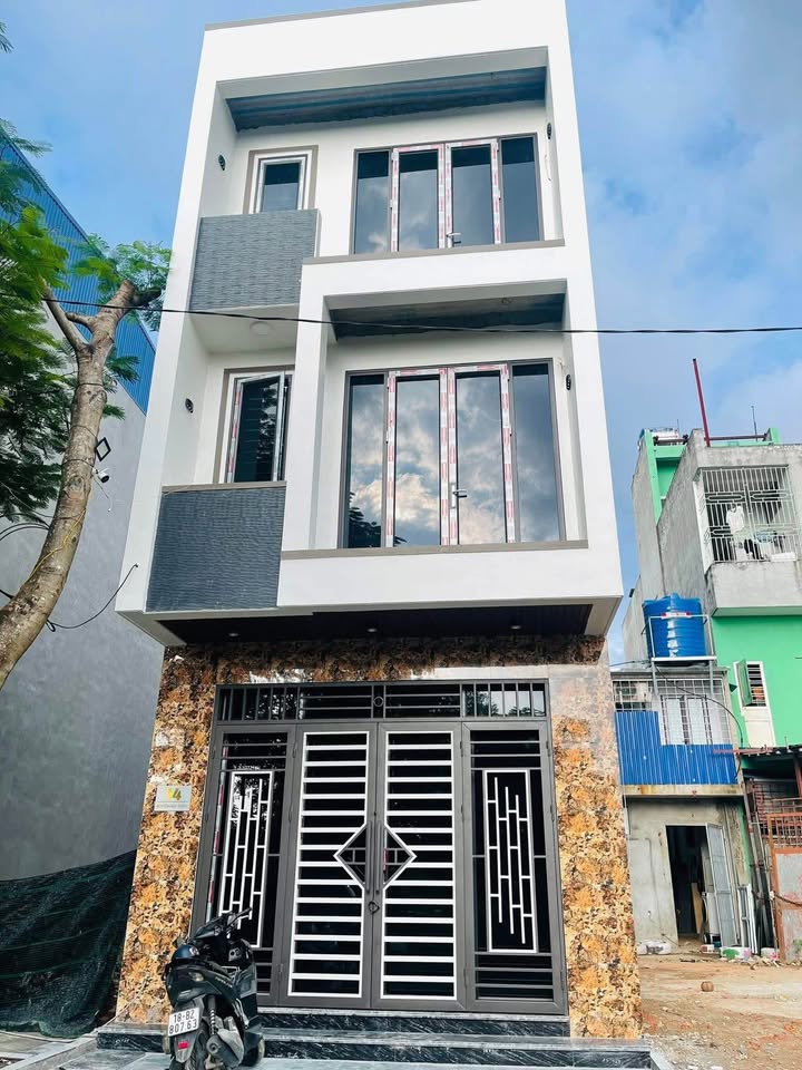 Nhà mặt đường Nguyễn Huy Tưởng, 48.3m² giá 3.89 tỷ - Hoàn thiện 99%!