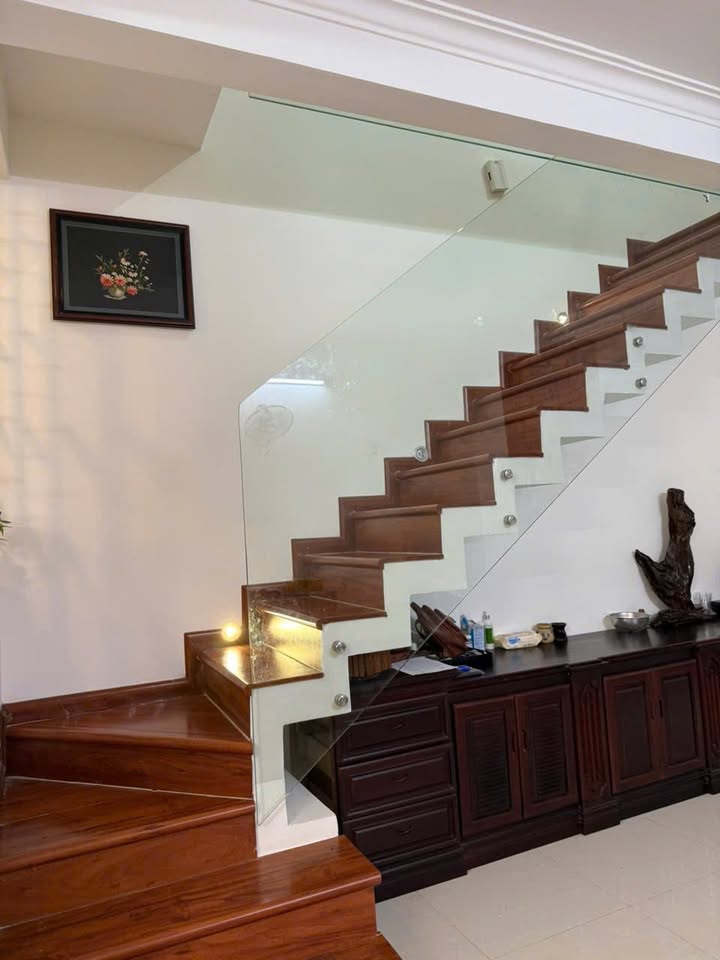 Nhà đẹp Hẻm 102 Nguyễn Tất Thành, Buôn Ma Thuột 5,4 x 20m giá 5.2 tỷ - Vào ở ngay!