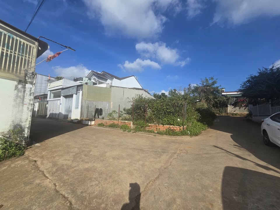 Đất nền lô góc 2 mặt tiền tại Y Moan - 220m² giá 3.9 tỷ - Cơ hội đầu tư tuyệt vời!