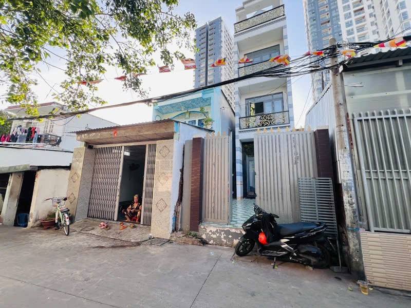 Nhà cho thuê 161/1 Bình Đông, Quận 8 - Diện tích 224m², 5 phòng ngủ, 15 triệu/tháng!