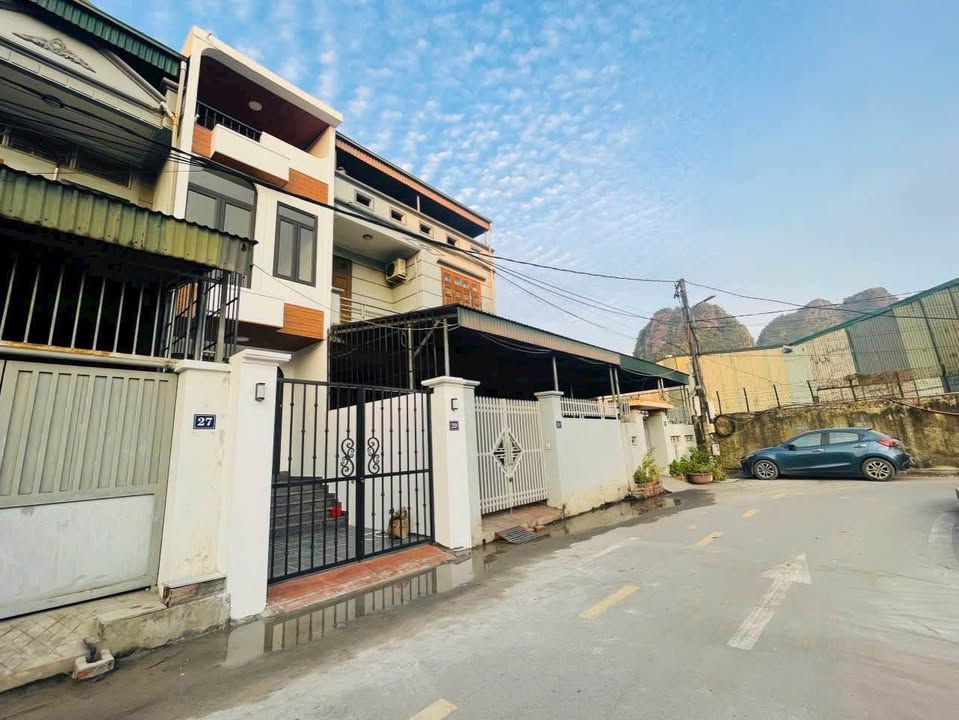 Nhà 3 tầng Phường Hồng Hà 80m² giá 4 tỷ - Gần bãi tắm Cột 8, vị trí đắc địa!