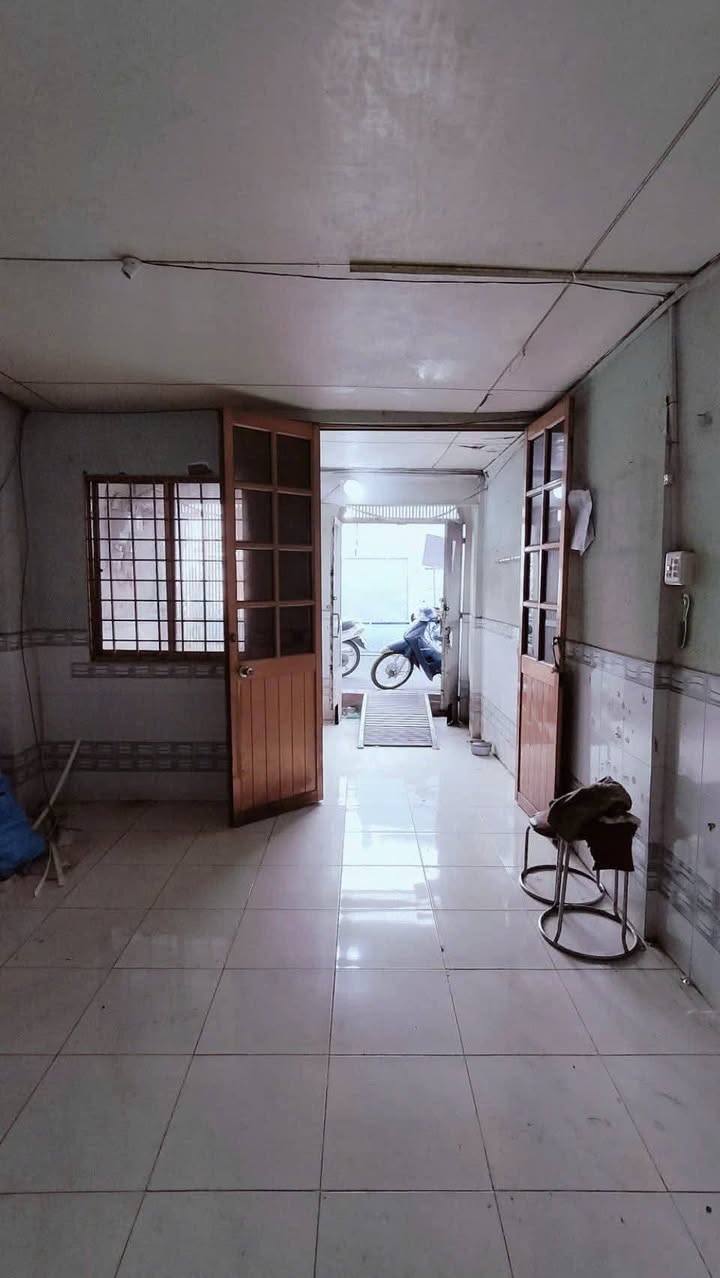 Nhà nguyên căn cho thuê tại Phường Mỹ Bình, TP Long Xuyên 100m² giá 2.5 triệu - Tiện nghi đầy đủ, gần chợ!