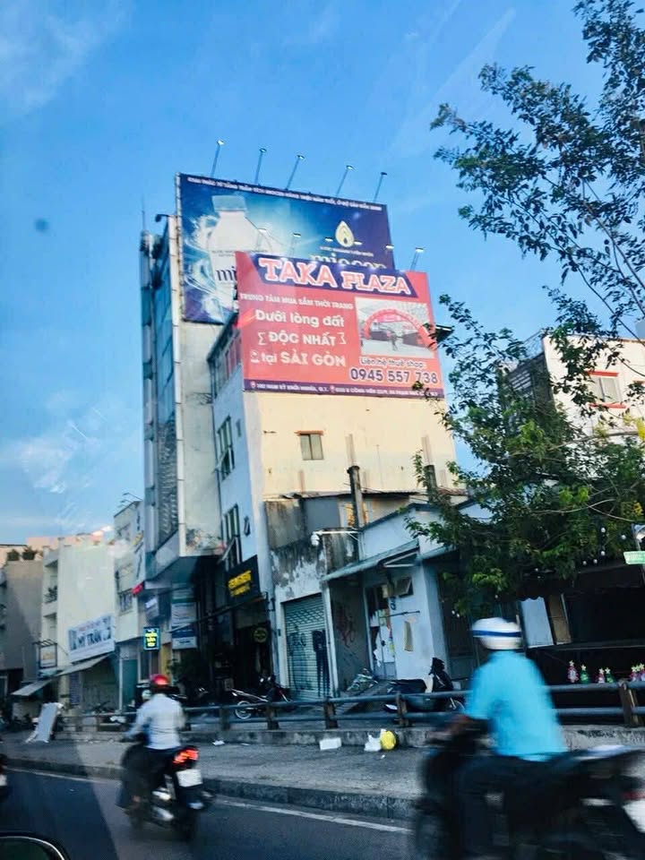 Nhà mặt tiền Nguyễn Hữu Cảnh, Bình Thạnh 40m² - Kinh doanh đa ngành, giá thỏa thuận!