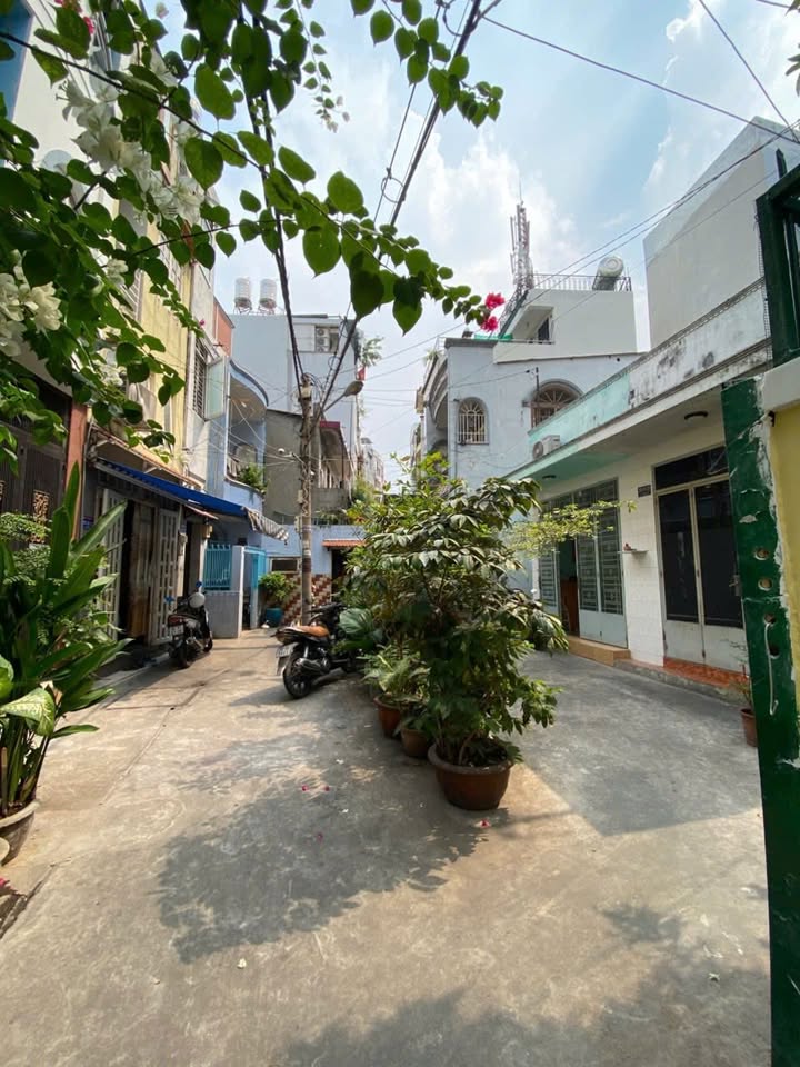 Nhà cho thuê nguyên căn Hẻm 293 Phan Xích Long 40m² - Phù hợp cho gia đình ở lâu dài!