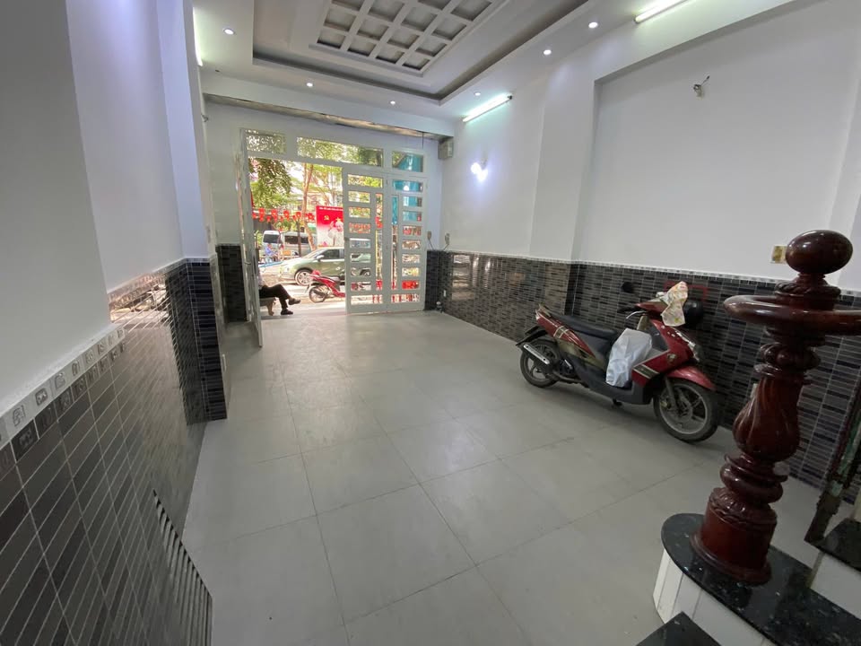 Nhà cho thuê mặt tiền kinh doanh tại P13 Tân Bình 64m² giá 24 triệu - Phù hợp làm văn phòng công ty!