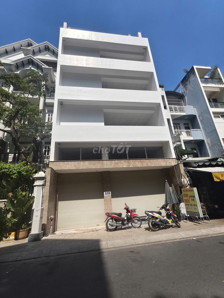 Building Mặt Tiền Đường Hồng Hà Quận Tân Bình 1115m² - Kinh doanh thuận lợi!