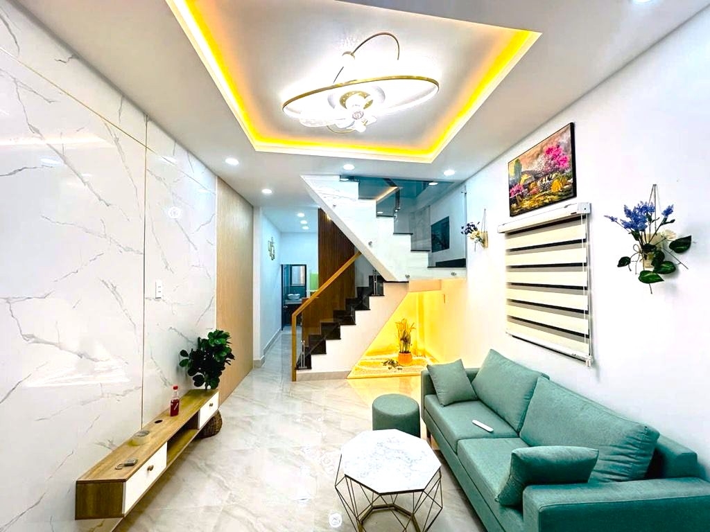 Nhà góc Nguyễn Trọng Tuyển, Tân Bình 24m² giá 4.73 tỷ - Không thể bỏ lỡ!