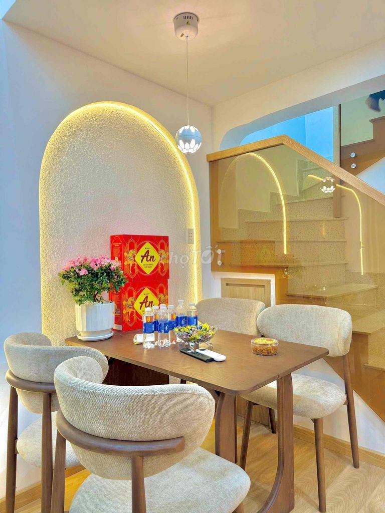 Nhà 3 tầng Hàng Xanh 27.5m² giá 5.68 tỷ - Full nội thất sang trọng!