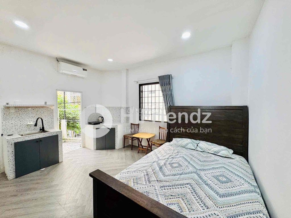 Cho thuê studio ban công 30m² tại Công viên Tao Đàn Quận 3 - Full nội thất, giá 5.8 triệu!