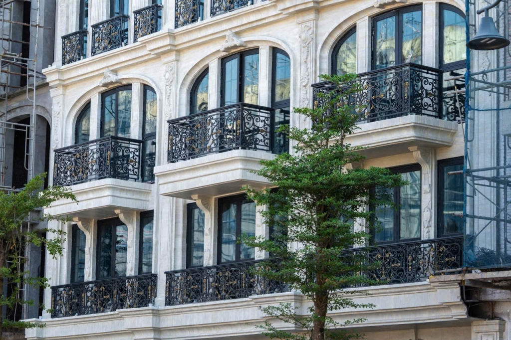 Nhà phố liền kề Đan Phượng 50m² giá 11 tỷ - Vị trí đắc địa, kinh doanh thuận lợi!