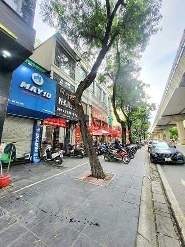 Nhà phố Cầu Giấy 45m² giá 28.6 tỷ - Vị trí đắc địa, pháp lý rõ ràng!