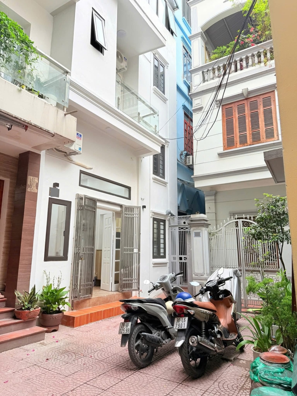 Nhà phố Đội Cấn Ba Đình 35m² giá 9.3 tỷ - Vị trí đắc địa, sổ đỏ chính chủ!