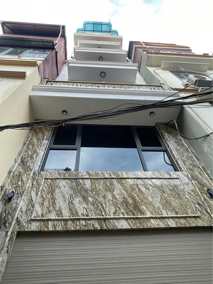 Nhà kinh doanh Xuân La 32m² giá 16.9 tỷ - Vị trí đắc địa, sẵn sàng giao dịch!