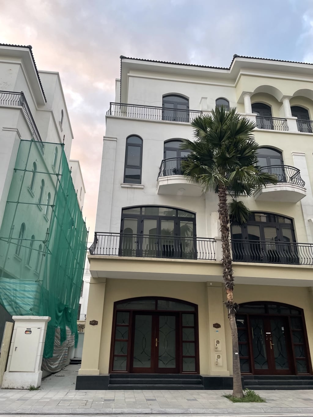 Liền kề xẻ khe Vinhomes Ocean Park 2, 98m² giá 12.7 tỷ - Gần công viên nội khu!