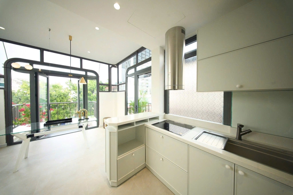 Nhà riêng Đống Đa 36m² giá 14.2 tỷ - Ô tô đỗ cửa, lô góc thoáng mát!