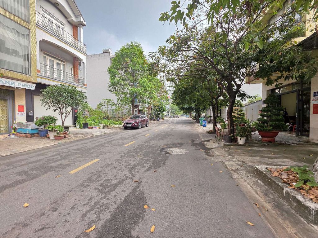 Nhà phố khu BigC GO, phường Đông Hòa, Dĩ An 81m² giá 9.6 tỷ - Mặt tiền kinh doanh thuận lợi!