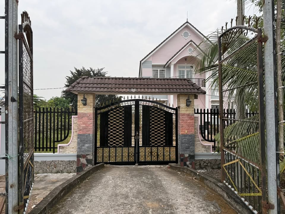 Biệt thự 2 tầng 13,000m² tại Quốc lộ 54, Lai Vung - Thích hợp nghỉ dưỡng!