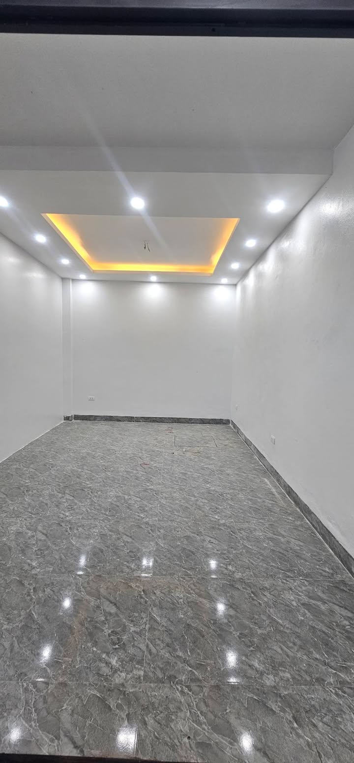 Nhà 2 tầng Làng Xóm, 45m² giá thỏa thuận - Không gian sống lý tưởng!