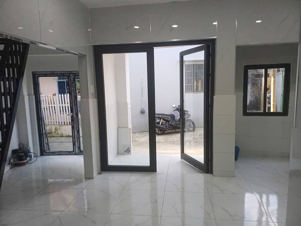 Nhà 2 tầng Trần Cao Vân 53m² giá 3 tỷ - Gần biển, tiện ích đầy đủ!
