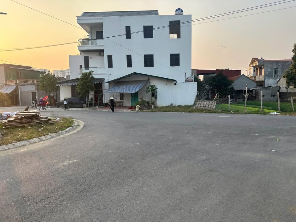 Đất lô 96 CL-C2 Phường Quảng Thành 75m² giá 4.3 tỷ - Vị trí đắc địa, thuận tiện!