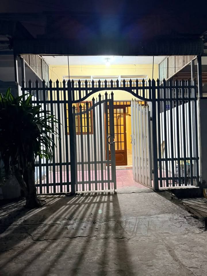 Nhà nguyên căn cho thuê tại Khu dân cư chợ Trà Ôn, 2.5 triệu - An ninh tốt, tiện nghi đầy đủ!