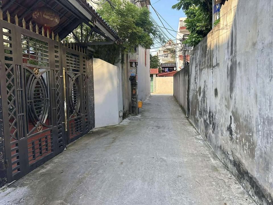 Đất nền Bắc Giang 50m² giá 1 tỷ - Sổ đỏ chính chủ, vị trí đẹp!