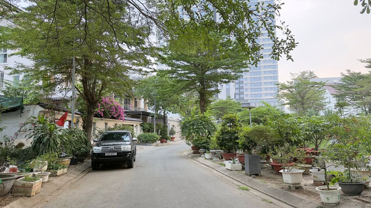 Bán nền biệt thự Sadeco Quận 7, 250m² chỉ 20 tỷ - Cơ hội đầu tư hấp dẫn!