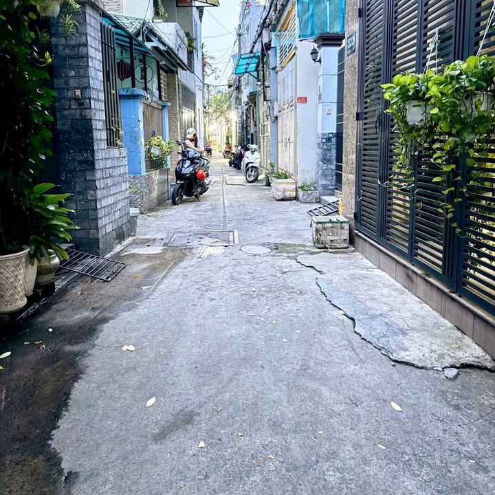 Cho thuê nhà 2 lầu tại Quận Bình Thạnh 12 triệu/tháng - Sẵn sàng vào ở!