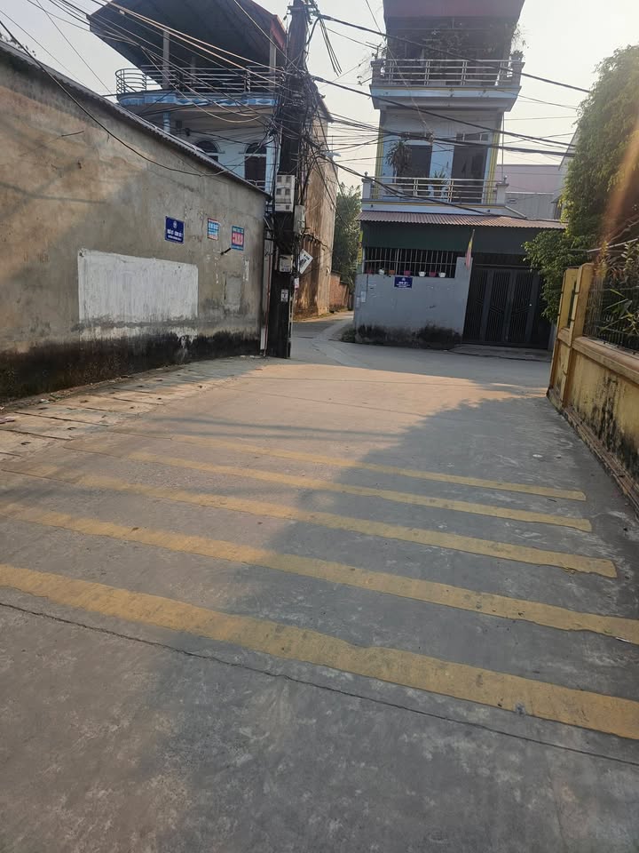 Đất Hương Gia, Phú Cường 140m² giá 2.x tỷ - Đường rộng ô tô tránh nhau!