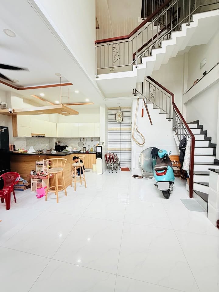 Nhà mới đẹp 5 tầng Trịnh Đình Trọng, Tân Phú 52m² giá 6 tỷ - Xe hơi đỗ cửa!