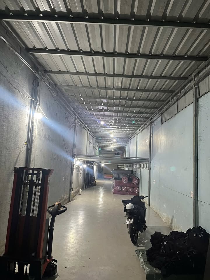 Nhà xưởng mặt tiền đường nhựa Bà Điểm 180.9m² giá 8 tỷ - Đầu tư sinh lời ngay!