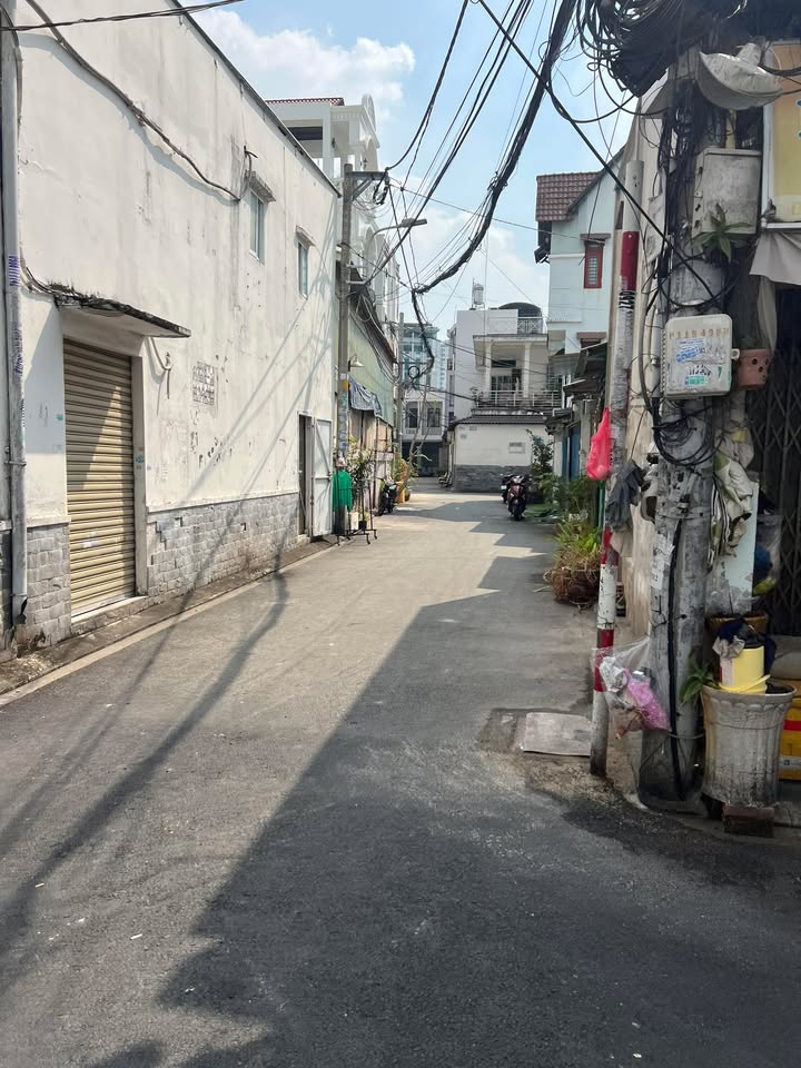 Nhà phố 3 tầng tại Phú Thọ Hòa, Quận Tân Phú, 40m² chỉ 6.1 tỷ - Cơ hội vàng cho gia đình!