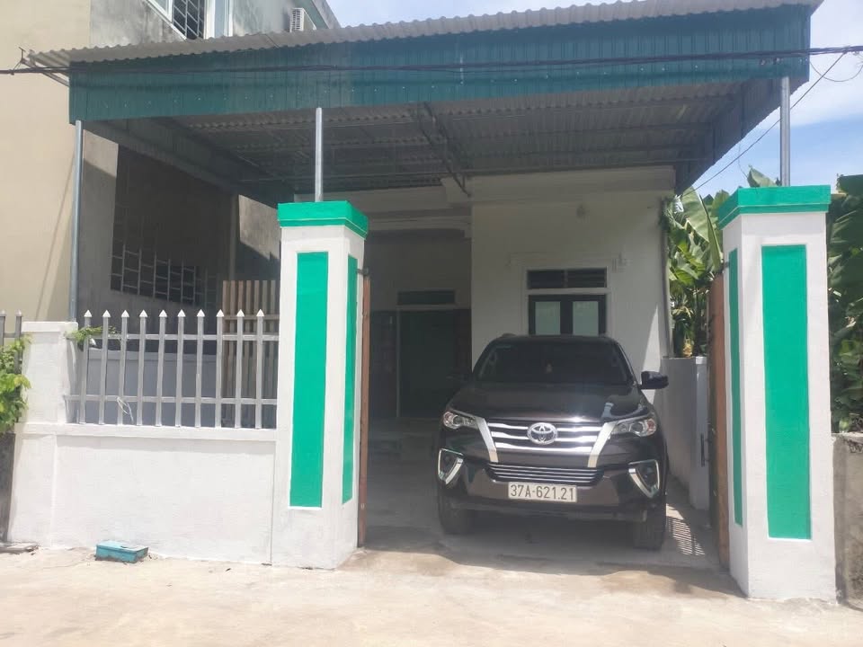 Nhà cấp 4 cho thuê tại ngõ Nguyễn Trường Tộ Đông Vĩnh 2PN giá 4 triệu - Đường rộng ô tô vào tận sân!