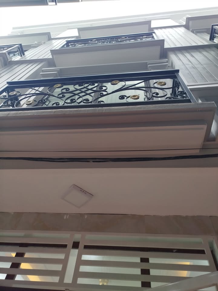 Nhà bán Xã Phụng Châu 30m² giá 3.12 tỷ - Sổ đỏ chính chủ, nội thất hoàn thiện!