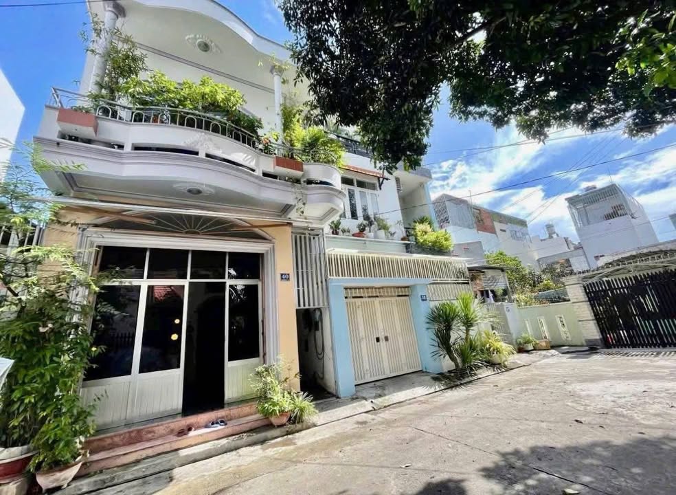 Bán đất tặng nhà gần vòng xoay Hoàng Diệu, Nha Trang 48m² giá 5,7 tỷ - Tiện ích đầy đủ, vị trí đắc địa!