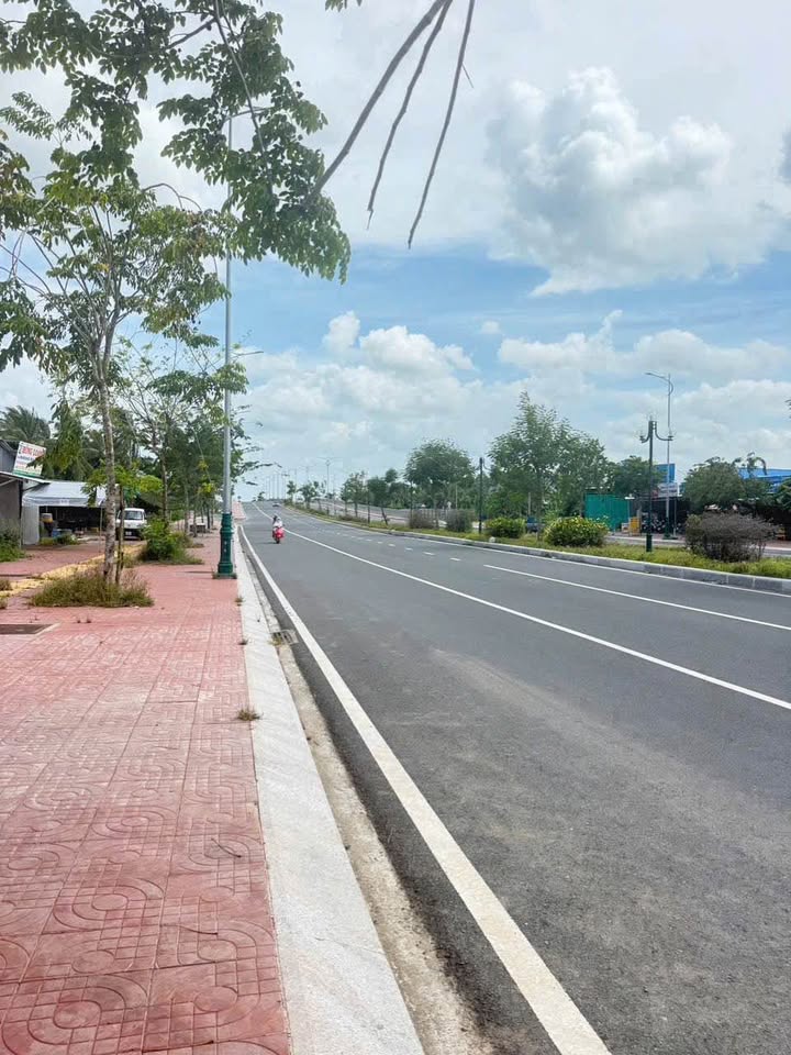 Bán gấp mặt tiền Võ Văn Kiệt Vĩnh Long 14553m² giá chỉ 3.79 tỷ - Đầu tư sinh lời lý tưởng!