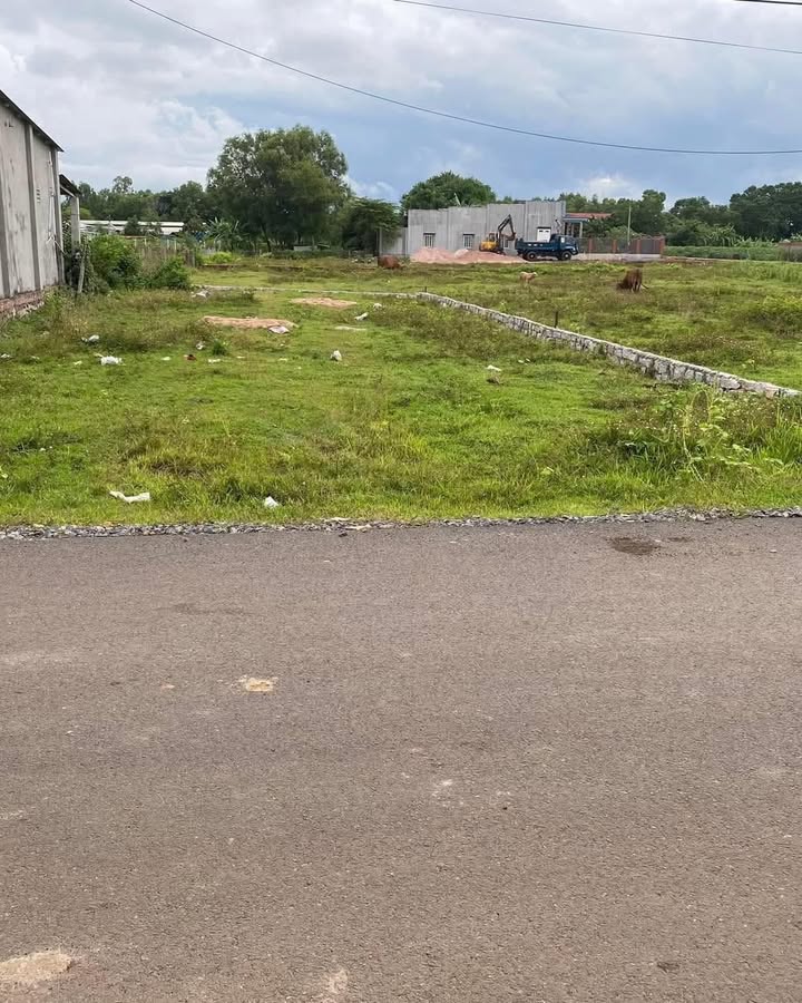 Đất nền Bến Cát 70m² giá 2.5 tỷ - Mặt tiền đường 14 hướng Đông