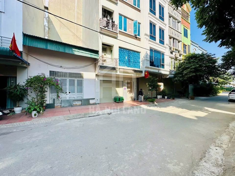 Đất tặng nhà cấp 4 Phường Tây Tựu 36m² giá nhỉnh 9 tỷ - Đầu tư sinh lời ngay sát ĐH Công Nghiệp!