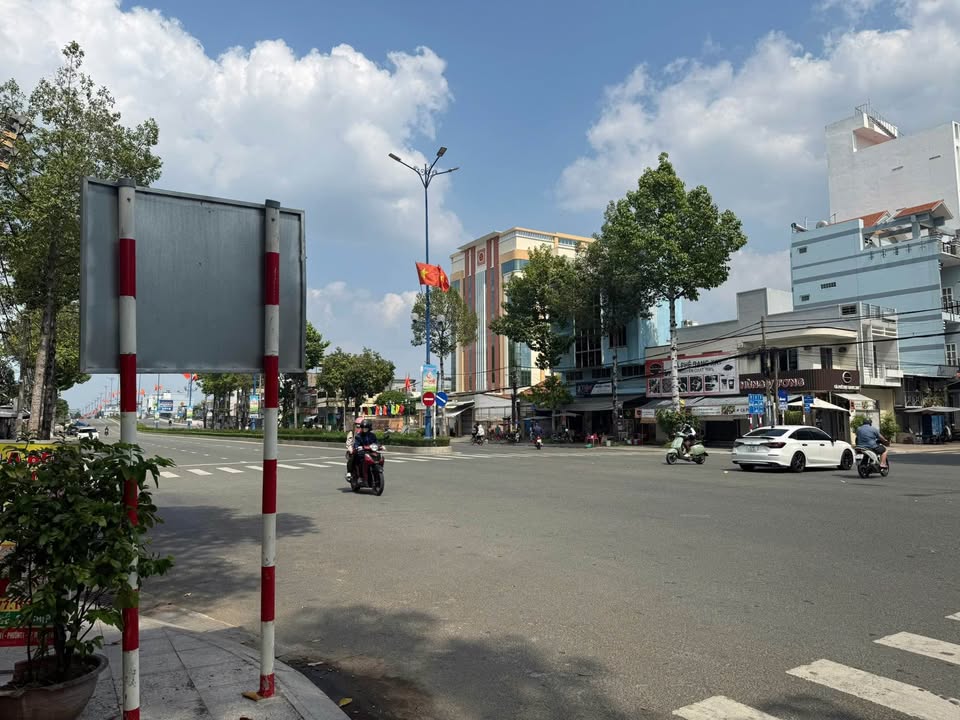 Bán nhà mặt tiền Hùng Vương, Phường 1, TP. Mỹ Tho 57m² giá 10 tỷ - Đầu tư sinh lời ngay lập tức!