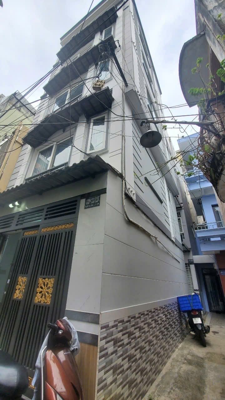 Nhà mặt tiền đường Huỳnh Văn Bánh, Phú Nhuận 40m² giá 9 tỷ - Thương lượng hợp lý!