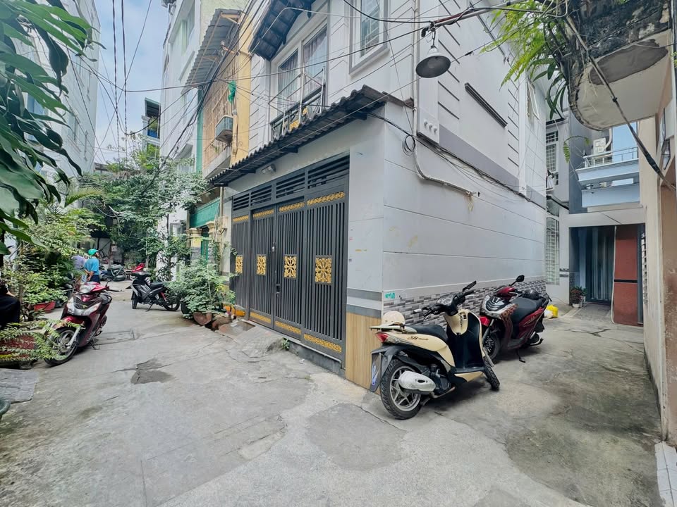 Nhà 2 mặt tiền hẻm xe hơi Huỳnh Văn Bánh, Phú Nhuận 40m² chỉ 9.2 tỷ - Đầu tư sinh lời ngay!