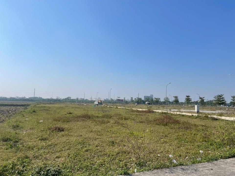 Đất nền dự án Văn Phú Đông Yên 115m² giá 3.x tỷ - Sổ hồng chính chủ, mặt tiền đẹp!