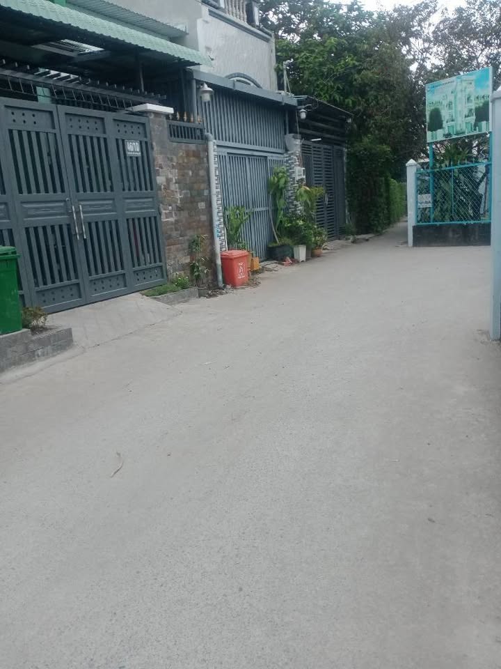 Nhà bán Hóc Môn 85m² giá 4.96 tỷ - Khu dân cư cao tầng đẹp mê li!