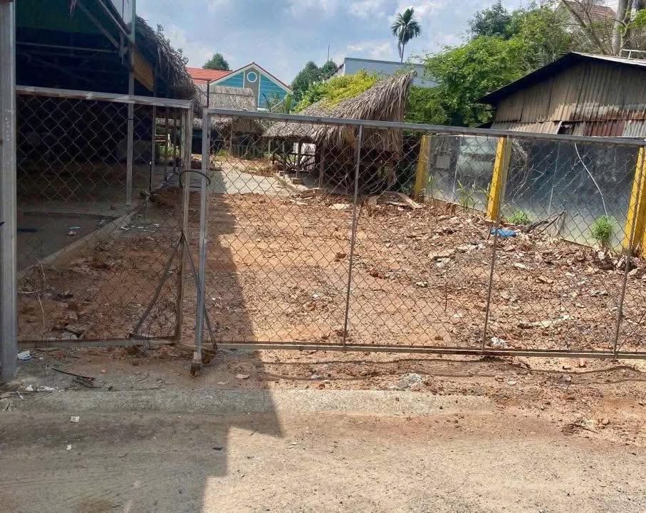 Đất thổ cư 300m² gần Khu Công Nghệ Cao Thủ Đức - Giá 490 triệu, thương lượng!