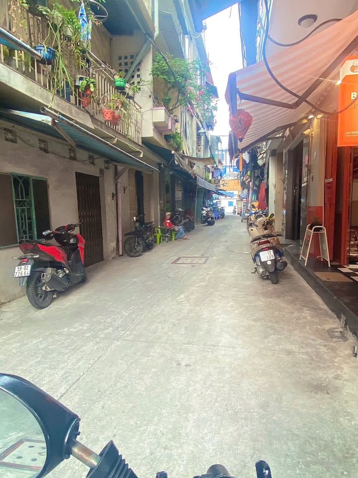 Nhà C4 hẻm 1 Đường Cách Mạng Tháng 8, Quận 3, 27m² giá 4.5 tỷ - Cơ hội đầu tư tuyệt vời!