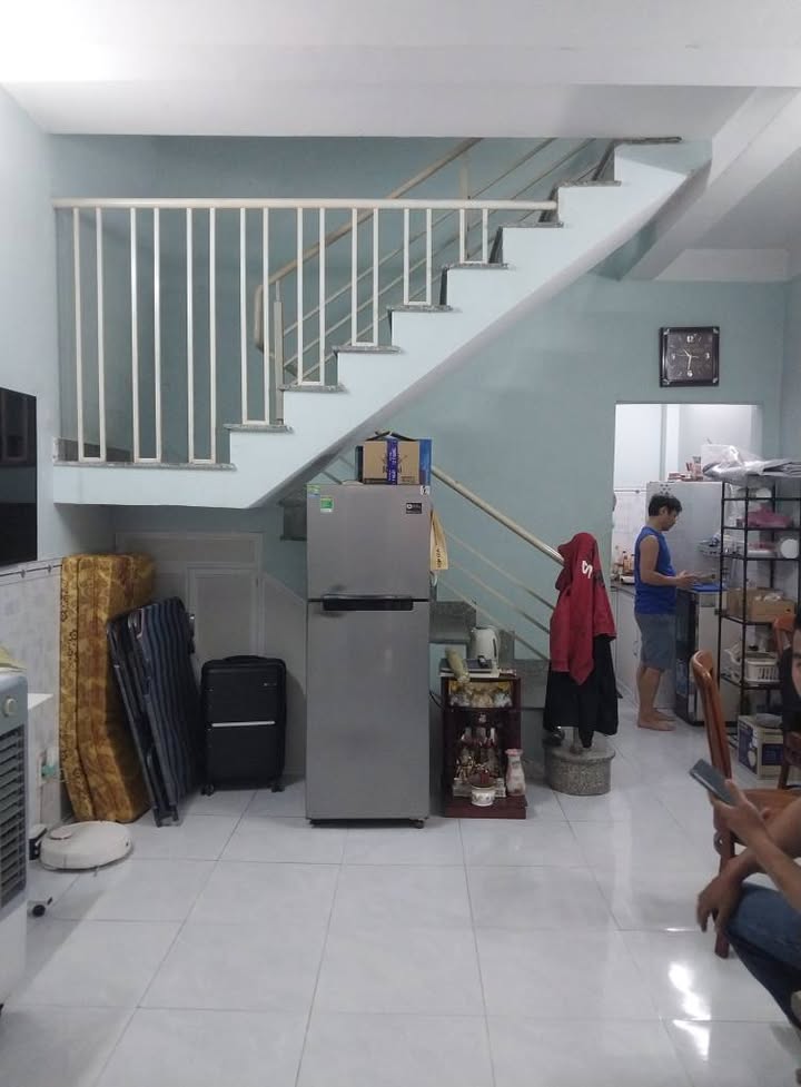 Nhà phố Hóc Môn 40m² giá 1.15 tỷ - Hẻm xe hơi 4m, gần chợ và trường học!