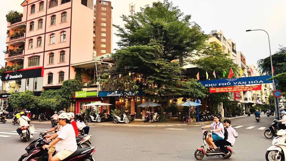 FrontHouse Vĩnh Hội Quận 4, Diện tích 216m² Giá 112 tỷ - Siêu phẩm góc 2 mặt tiền!