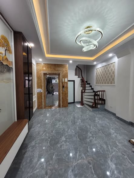 Nhà riêng tại phố Tây Sơn, Đống Đa 40m² giá 13.6 tỷ - Nhà mới đẹp, thang máy hiện đại!